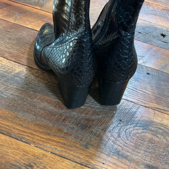 Marc Fisher Black Croc Embossed Knee High Block Heel Boots Women’s Size 7.5 - Picture 6 of 9